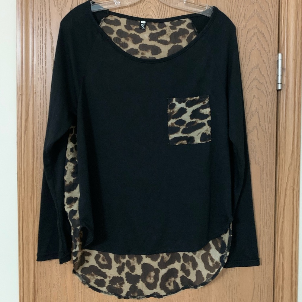 Leopard and black top size medium